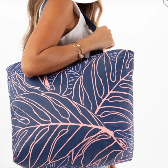 ALOHA Collection Handbags - NWT Sig Zane | Aloha Collection Day Tripper Tote Bag